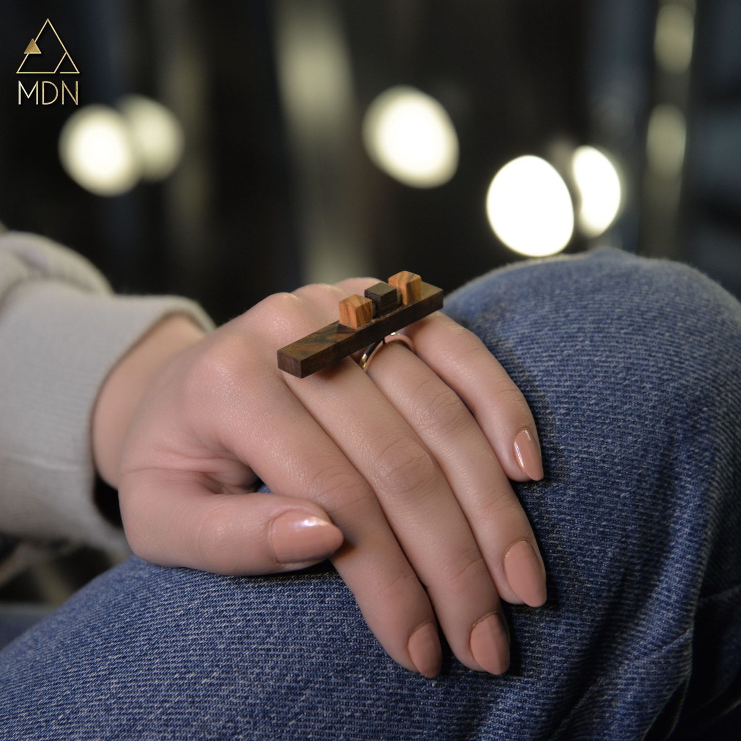 Ring with mosaic inlay geometric pattern in warm tones