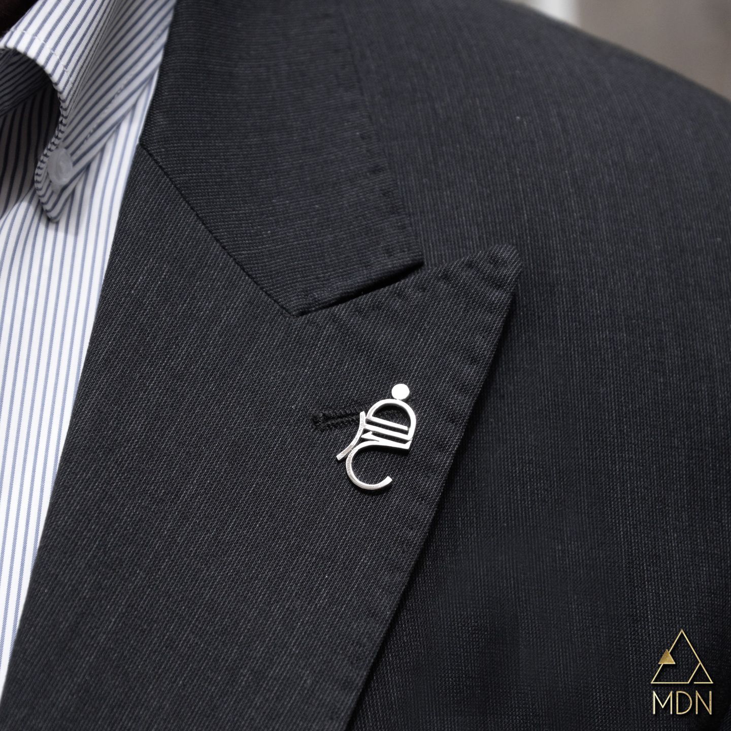 Brooch rendering the name Farah in Arabic calligraphy.