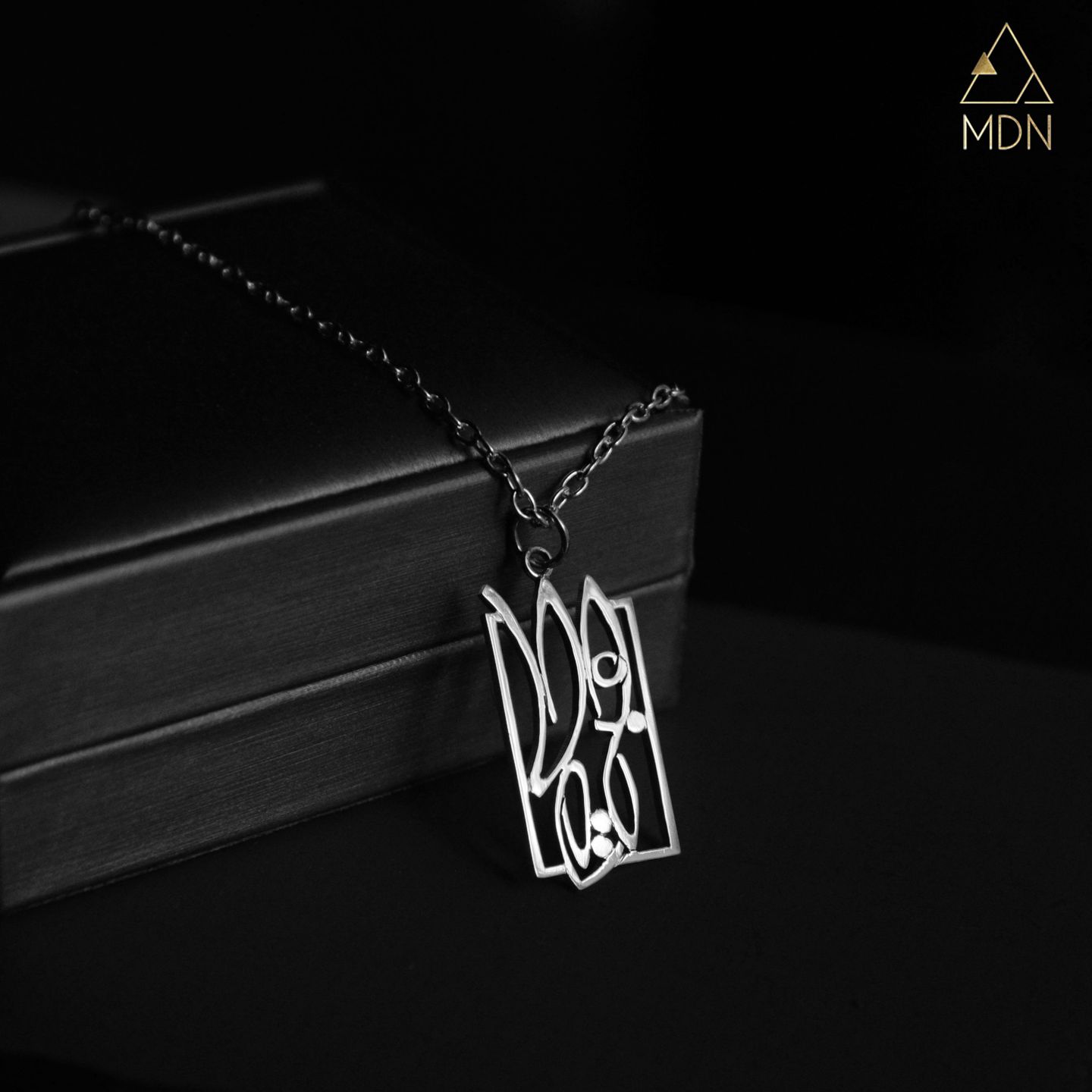 Brooch rendering the name Hiba Hakam in Arabic calligraphy.