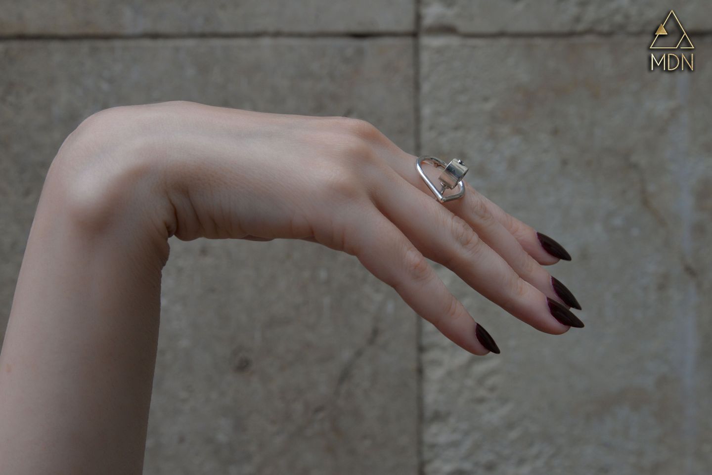 Ring with silver-toned geometric circular pattern