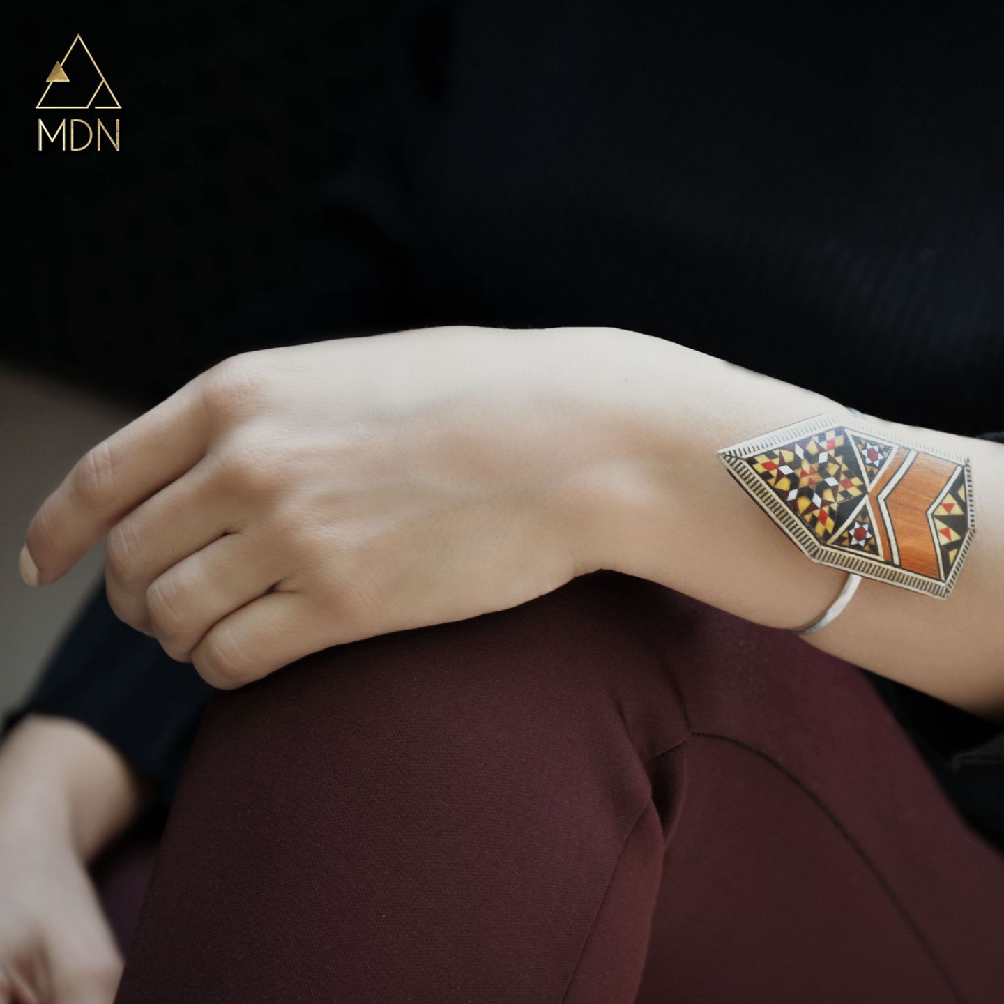 Bracelet with mosaic inlay geometric pattern in warm tones