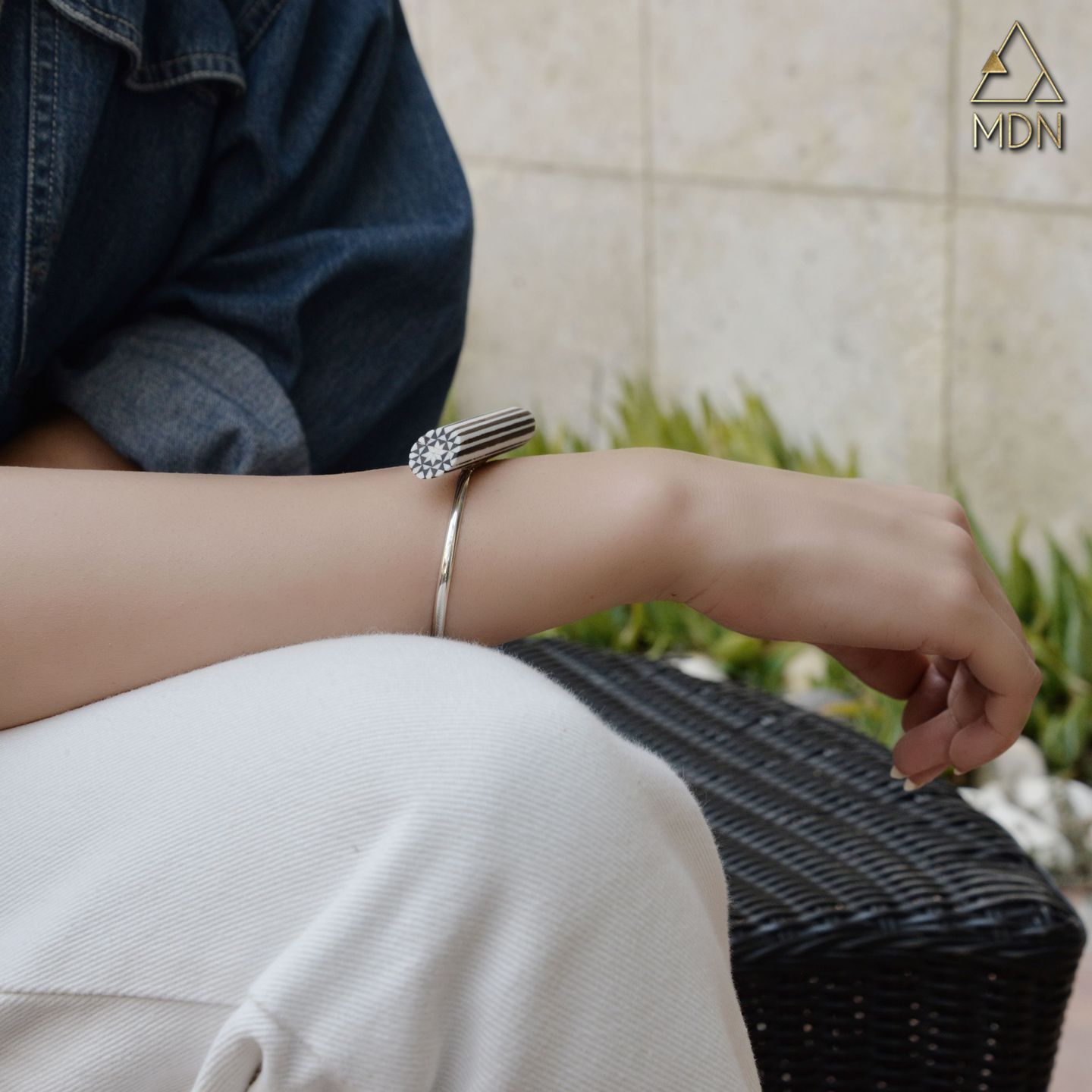 Bracelet with silver-toned striped geometric pattern