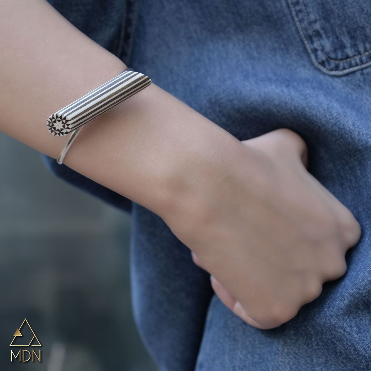 Bracelet with silver-toned striped geometric pattern